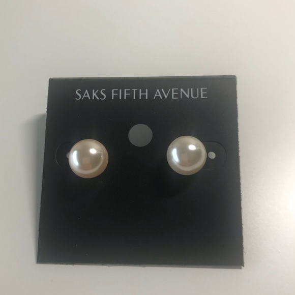 Saks Fifth Avenue Jewelry - Saks Fifth Avenue Champagne Pearl Stud Earrings